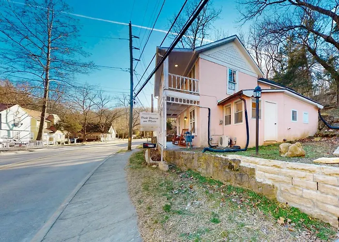 The Pink House On Main - Lower