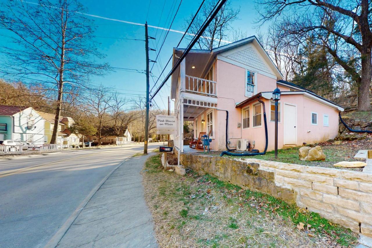 The Pink House On Main - Lower Apartment *